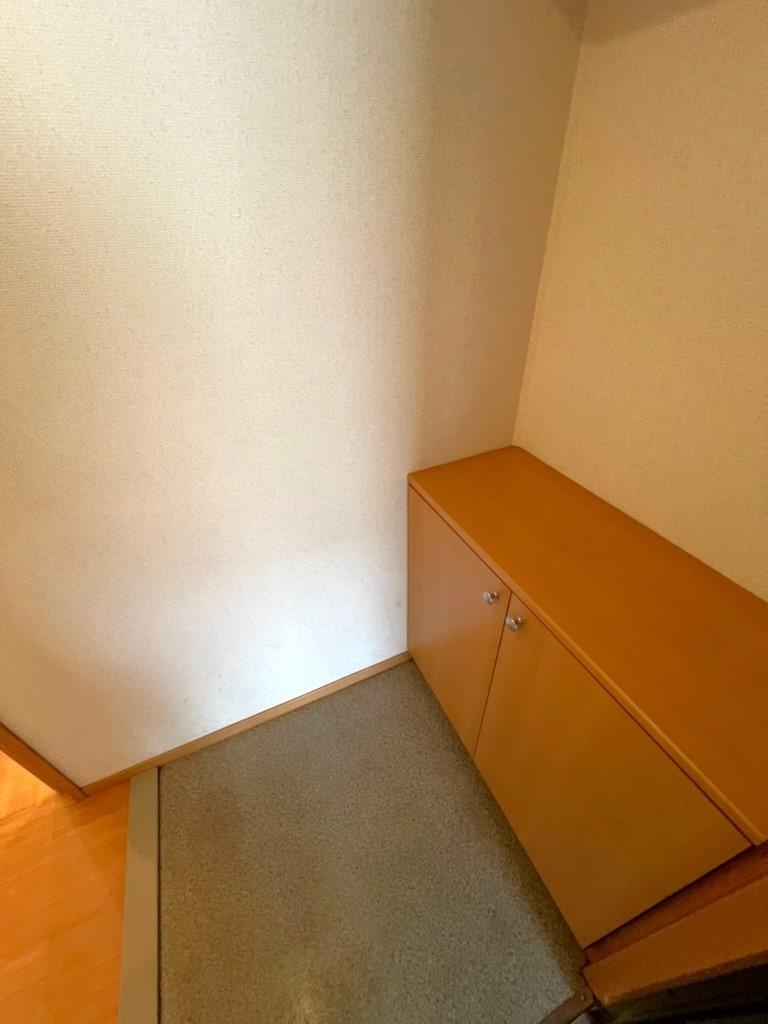 ファミーリェ　Ｉの玄関|※201号室の画像です