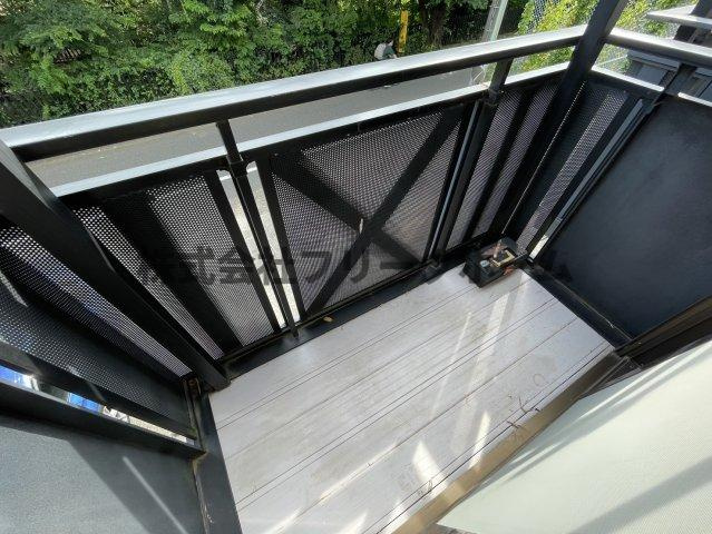 武蔵野市西久保１丁目のアパートのバルコニー