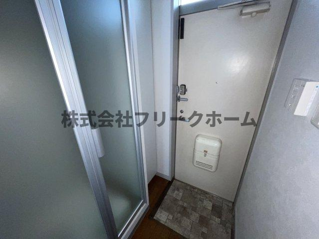 武蔵野市西久保１丁目のアパートの玄関