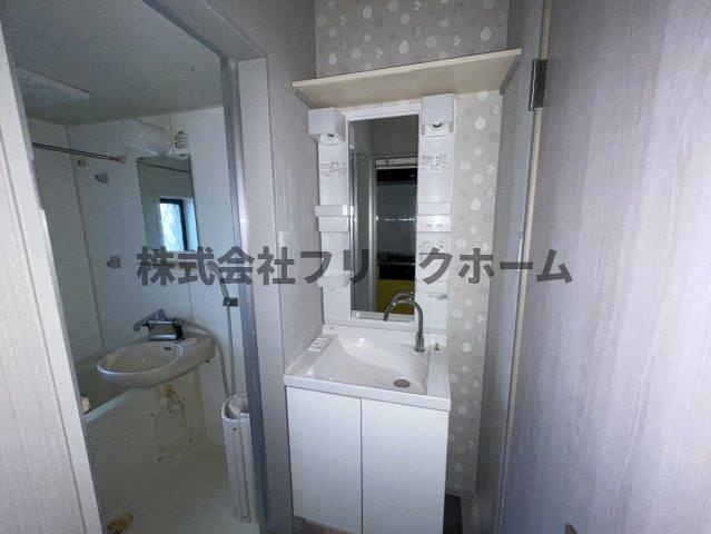 武蔵野市西久保１丁目のアパートの独立洗面台