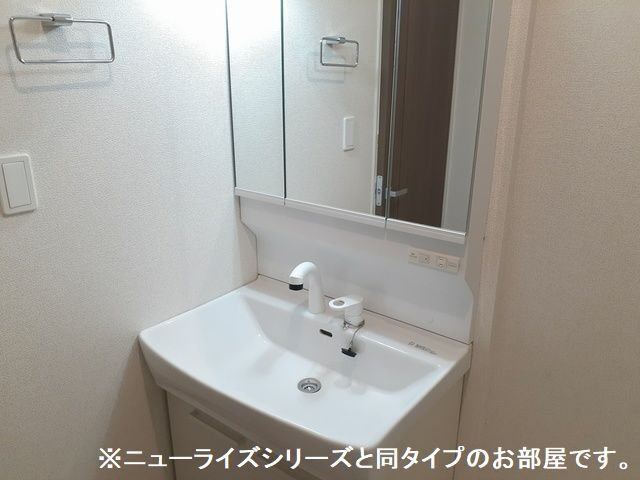 パークコートひたちなかＥⅡの洗面所|明るい洗面所です