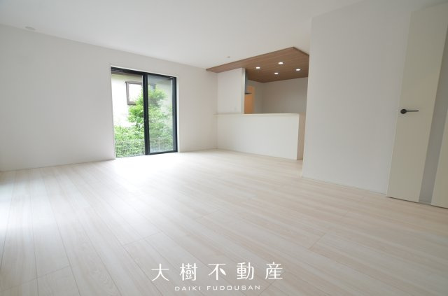【居間・リビング】 | 綾瀬市小園　新築戸建て　全７棟【仲介手数料無料】