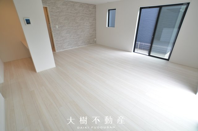 【居間・リビング】 | 綾瀬市小園　新築戸建て　全７棟【仲介手数料無料】