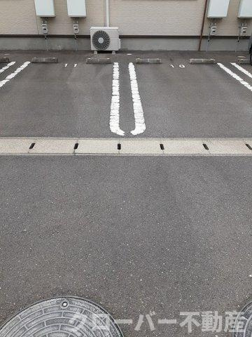 ハピネス　Ⅱの駐車場