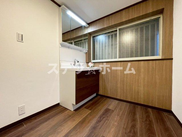 小松5 中古戸建の独立洗面台|独立洗面台で身支度をすべて済ませてしまいましょう
