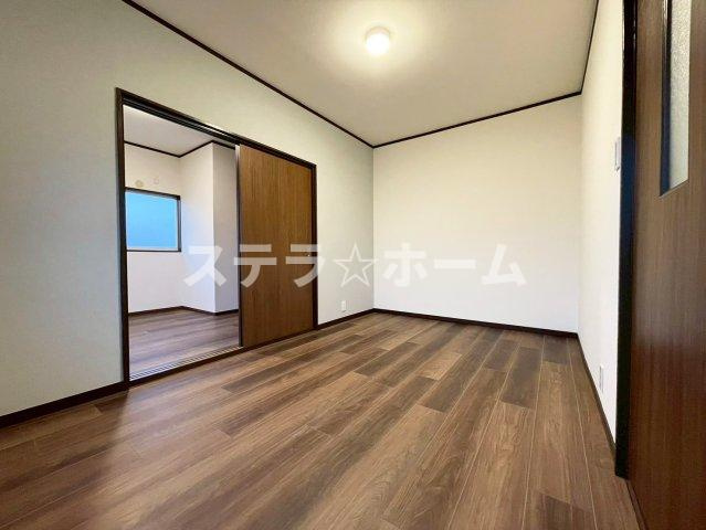 小松5 中古戸建の洋室|きれいな洋室です