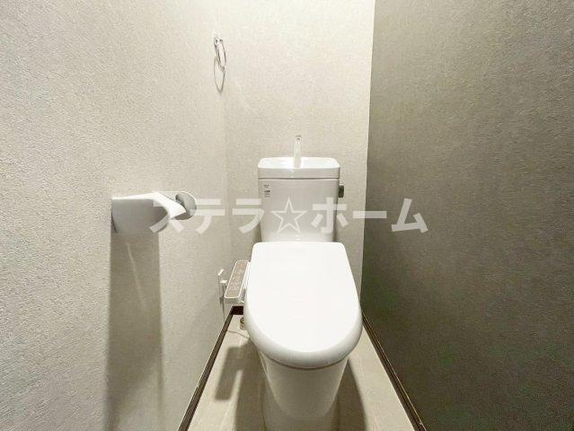 小松5 中古戸建のトイレ|落ち着いた色調のトイレです