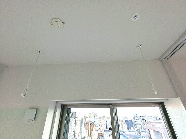 ニド元浅草の設備|バルコニーに面した3.3帖洋室、取り外し可能な室内物干し設備付きです