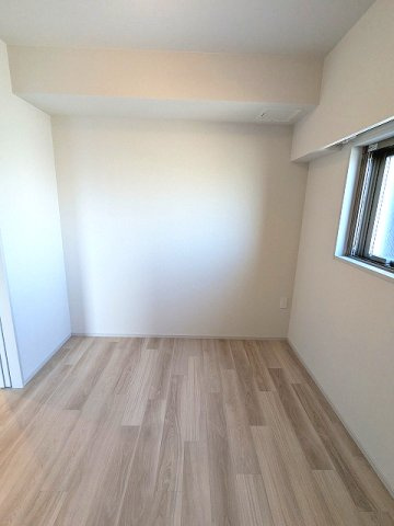 ニド元浅草の設備|形の良い4帖洋室です