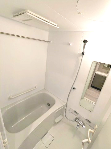 ニド元浅草の浴室|追焚オートバス、24時間換気浴室乾燥機付きです