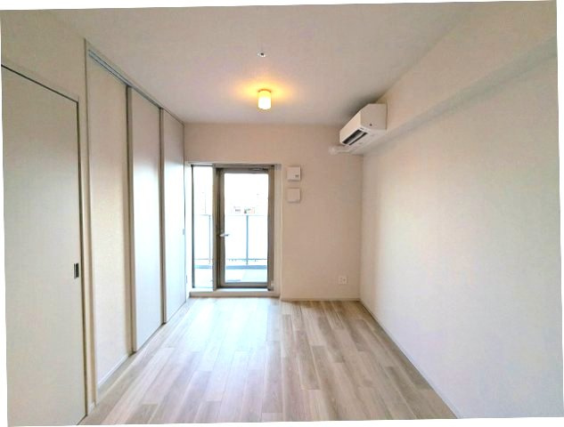 ニド元浅草のバルコニー|リビングにエアコン付きです、インターネット無料、カウンターキッチン