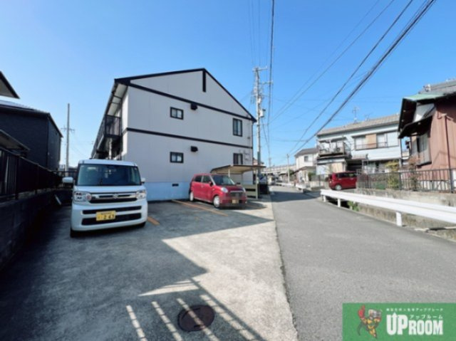 新溝ハイツの駐車場