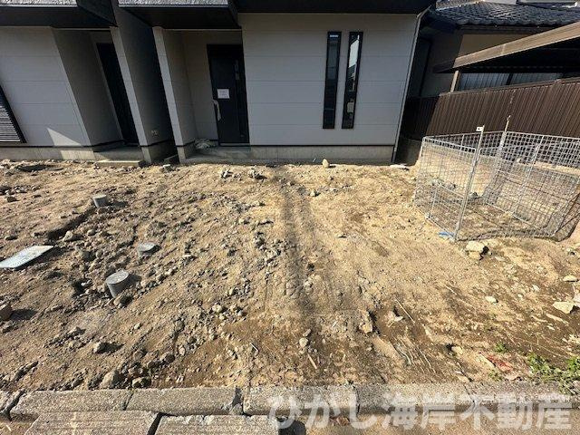 茅ヶ崎市浜之郷　新築戸建　全２棟の駐車場|4月19日撮影　外構工事中　駐車スペース