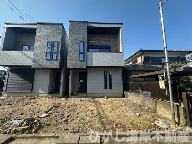 茅ヶ崎市浜之郷　新築戸建　全２棟の外観|4月19日撮影　外構工事中　現地外観