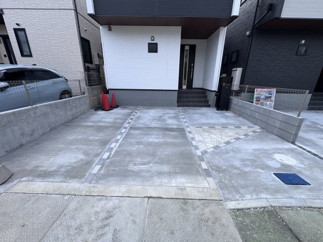 市川市本北方２丁目新築戸建【北方小学校：6分】の駐車場|2号棟駐車スペース・並列2台駐車可