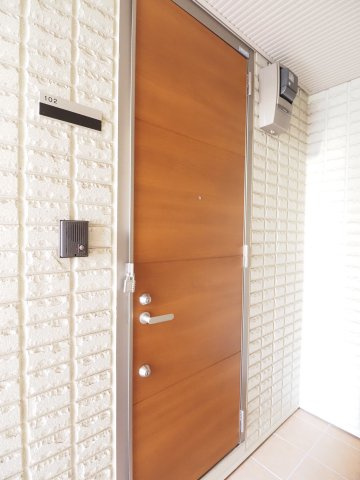 【玄関】 | CLOVER COURT | ※同物件の別部屋参考写真です