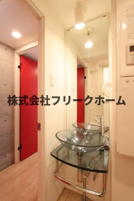 武蔵野市吉祥寺南町３丁目の賃貸マンションの独立洗面台