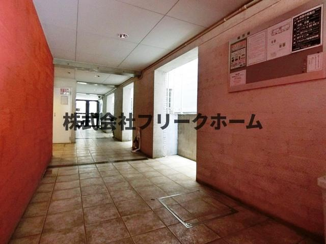 武蔵野市吉祥寺南町３丁目の賃貸マンションのロビー