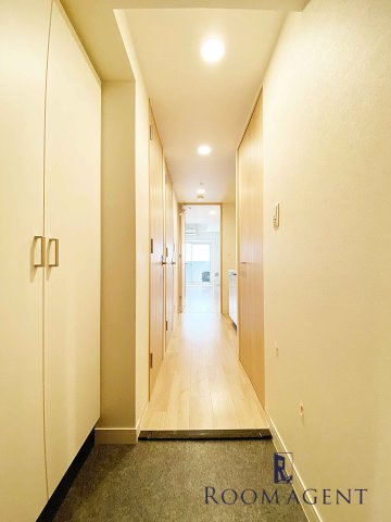 プレサンスジェネ丸の内の玄関