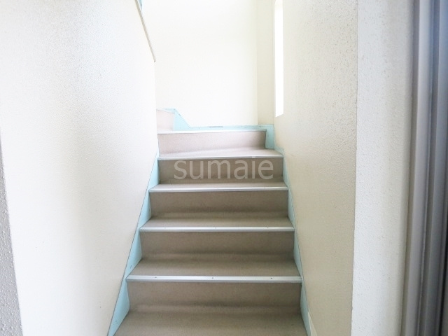 アルス赤羽のその他共用部分|階段明るいです♪