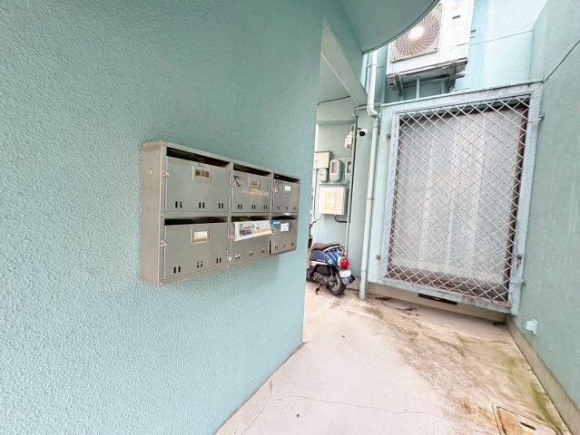 笠原マンションのエントランス