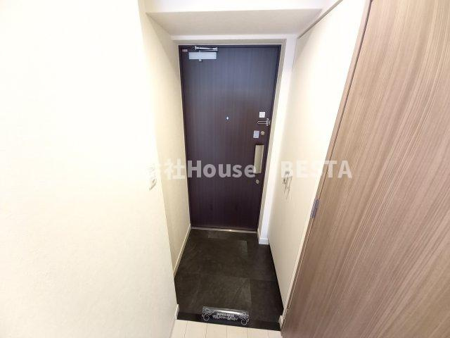 LEGESTA兵庫リバージュの玄関