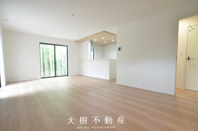 【居間・リビング】 | 綾瀬市小園　新築戸建て　全7棟【仲介手数料無料】