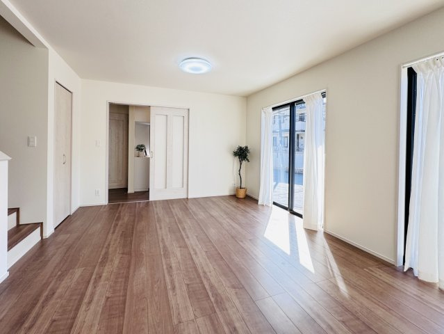 市川市北国分2丁目2603番の居間・リビング|17帖リビングダイニングキッチン