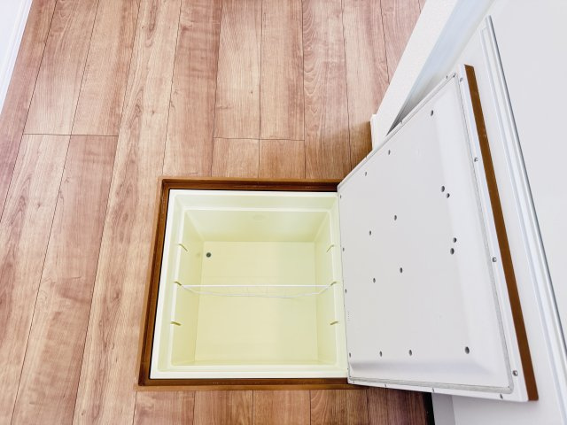 市川市北国分2丁目2603番のキッチン|キッチン床下収納