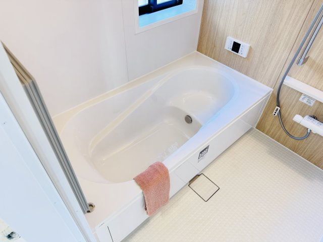 市川市北国分2丁目2603番の浴室|足を伸ばせる広々浴槽で毎日リラックス♪