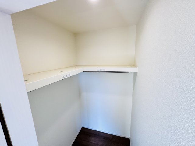 市川市北国分2丁目2603番の収納|7帖寝室・ウォークインクローゼット