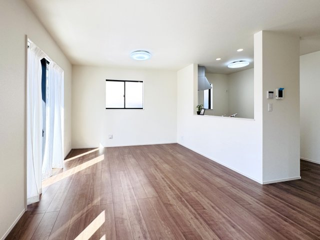 市川市北国分2丁目2603番の居間・リビング|17帖リビングダイニングキッチン