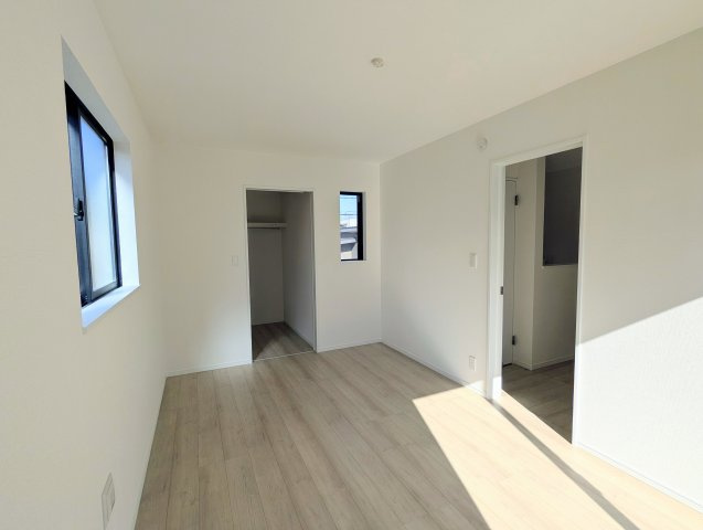 瀬戸市幡野町　全1棟の洋室