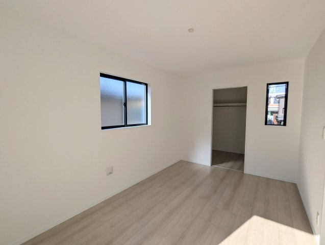 瀬戸市幡野町　全1棟の洋室