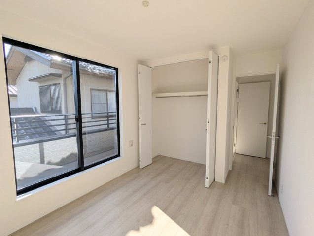 瀬戸市幡野町　全1棟の洋室