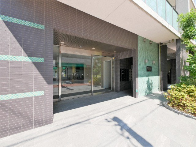 ブランTAT弁天町のエントランス