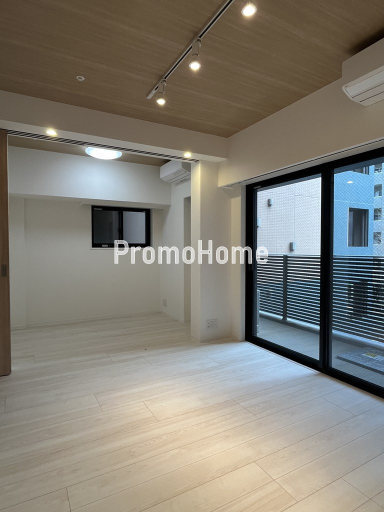 ズーム本郷の居間・リビング