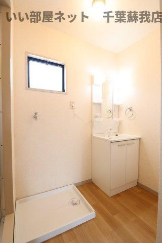 ラークヒルズ　Ａの洗面所|朝の準備に活躍する、洗髪洗面化粧台！