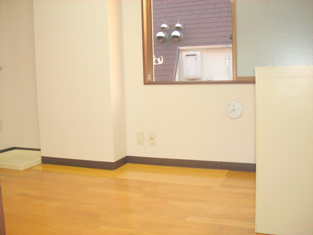 リトルウエスト田辺の洋室|★明るいフローリングの角部屋です★