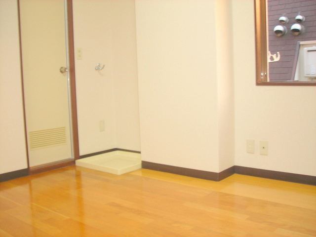 リトルウエスト田辺の寝室|★明るいフローリングの角部屋です★