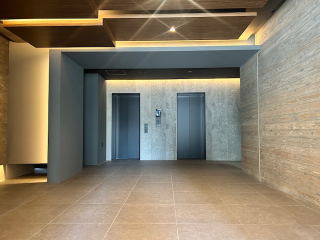 Alivis九条のロビー