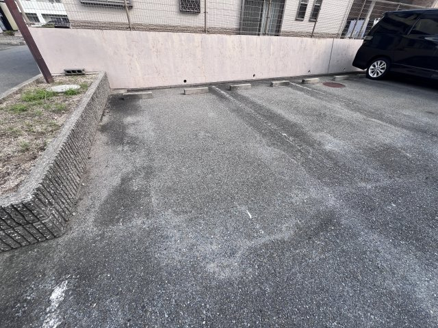 H・Tハイライズの駐車場