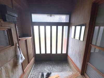 【玄関】 | 福島市佐原字上原　倉庫付き6DK
