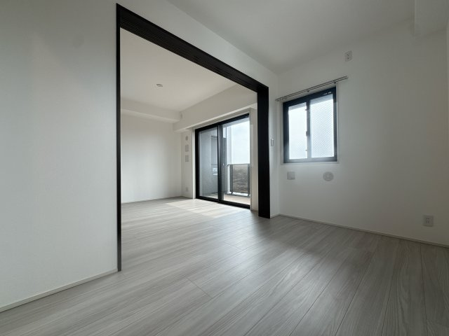【洋室】 | オープンレジデンシア春日原☆仲介手数料無料☆ | 落ち着いた雰囲気の洋室。寝室やワークスペースなど、多目的にご利用いただけます。