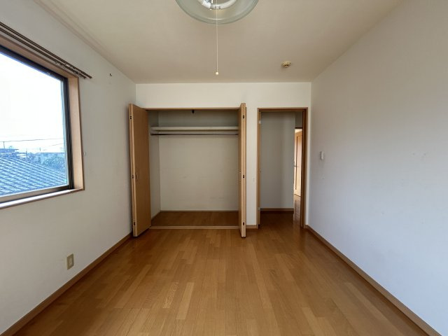 政枝町1丁目　中古戸建の洋室