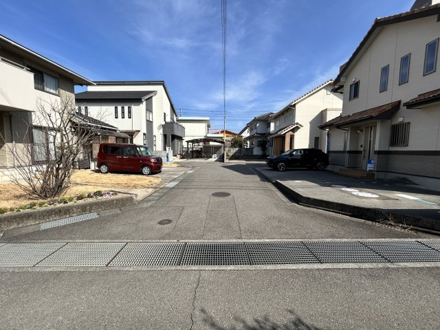 政枝町1丁目　中古戸建の前面道路含む現地写真