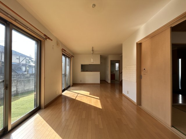 政枝町1丁目　中古戸建の居間・リビング