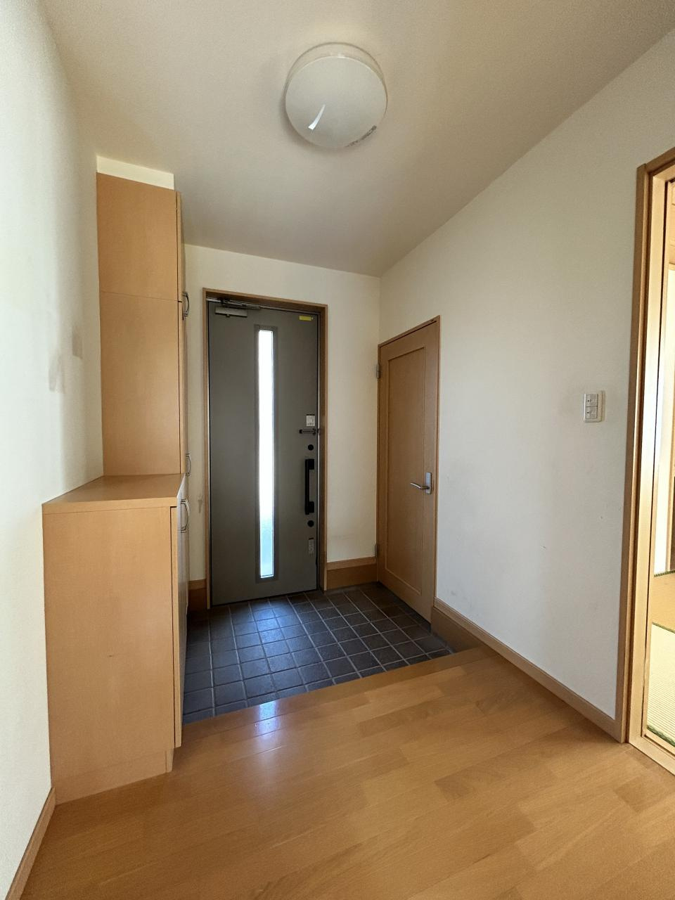 政枝町1丁目　中古戸建の玄関