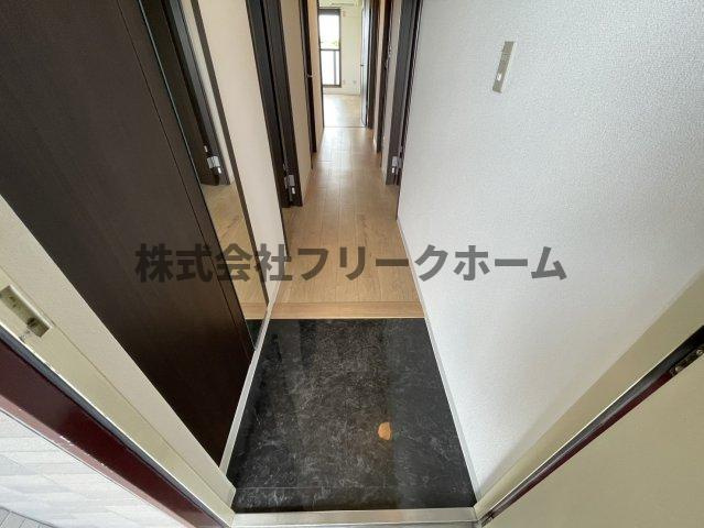 三鷹市上連雀１丁目の賃貸マンションの玄関