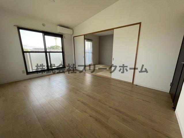 三鷹市上連雀１丁目の賃貸マンションの居間・リビング